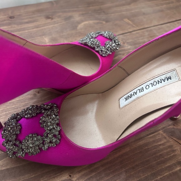 MANOLO BLAHNIK “HANGISI” Fuchsia Satin Jewel Buckle Pumps-Size 6 (AUTHENTICATED) - Picture 7 of 16